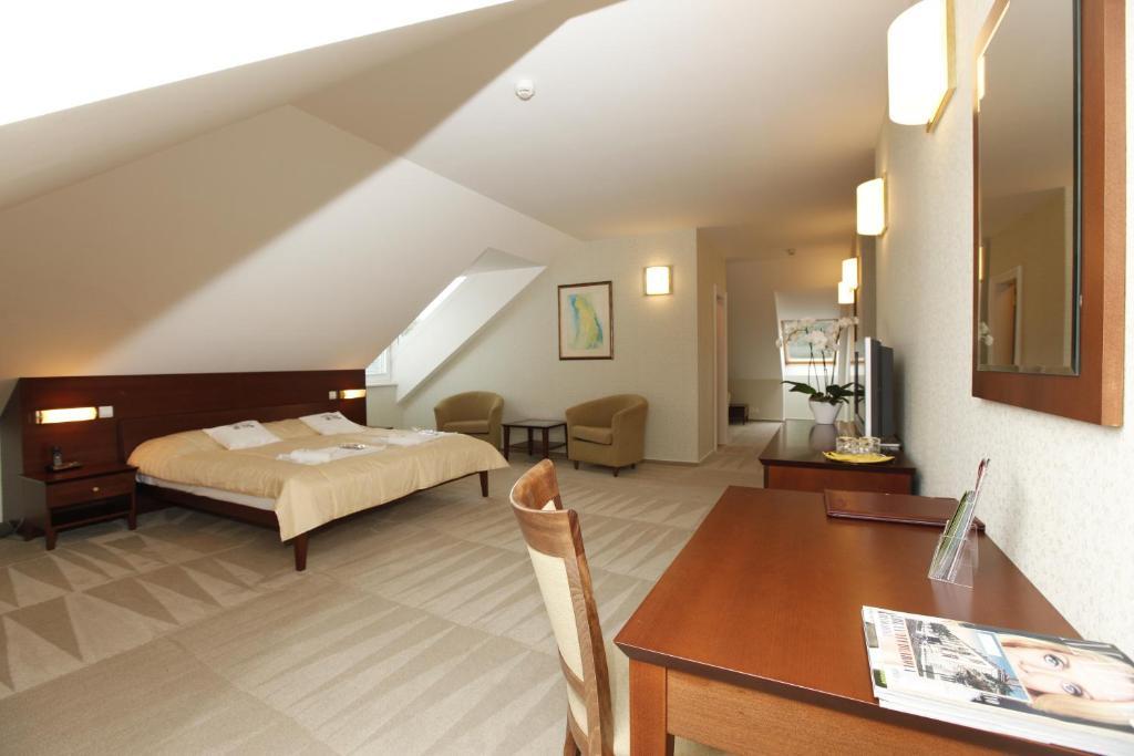 Hotel Sandor Pavillon Piest'any Zimmer foto