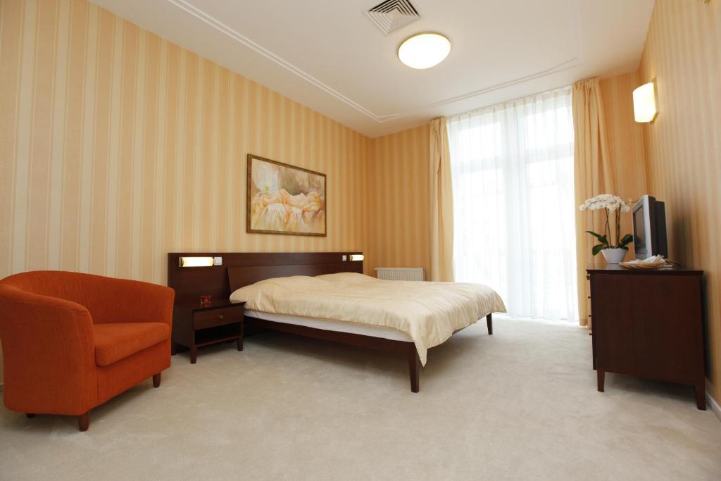 Hotel Sandor Pavillon Piest'any Zimmer foto
