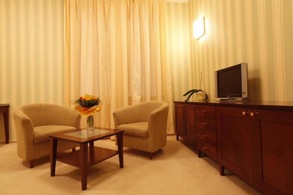 Hotel Sandor Pavillon Piest'any Zimmer foto